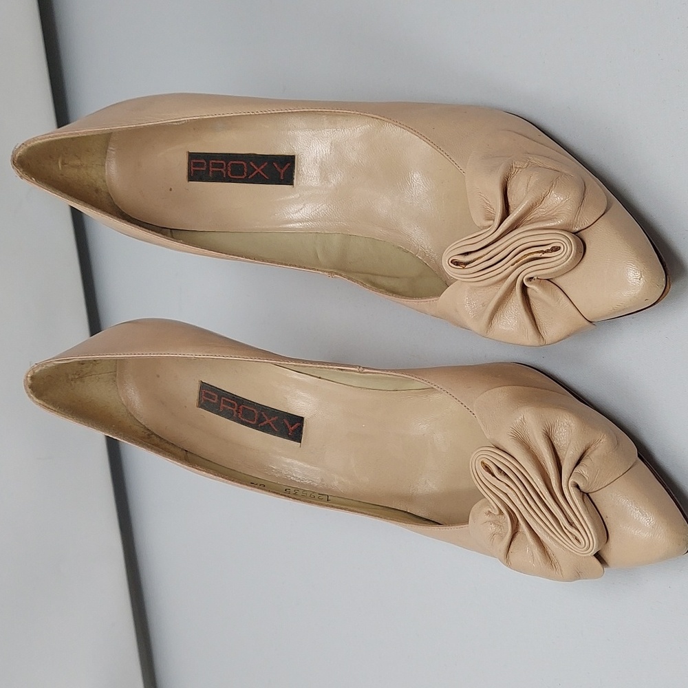 Three(3) inch dress heels. Made by Proxy; size 81/2 narrow. Color is between a